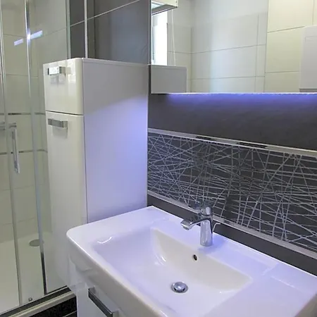 Hotel Martin City Stay - Elegant Apartment With Private Parking Martin