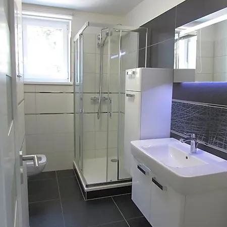 Martin City Stay - Elegant Apartment With Private Parking