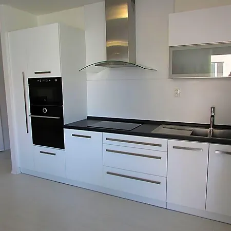 Martin City Stay - Elegant Apartment With Private Parking